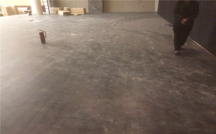 橡膠木運(yùn)動(dòng)籃球地板造價(jià)是的多少?