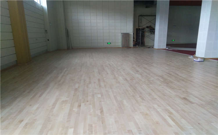 體育館木地板單層龍骨與雙層龍骨存在哪些區(qū)別?