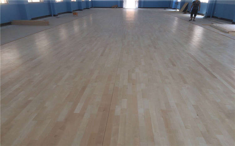 五角楓體育館實(shí)木地板廠**哪**好?