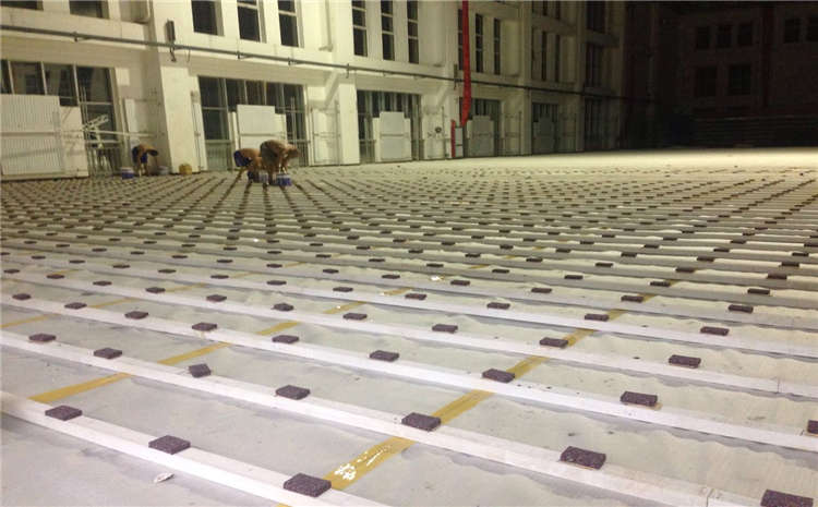 俄勒岡松羽毛球館木地板怎么翻新？