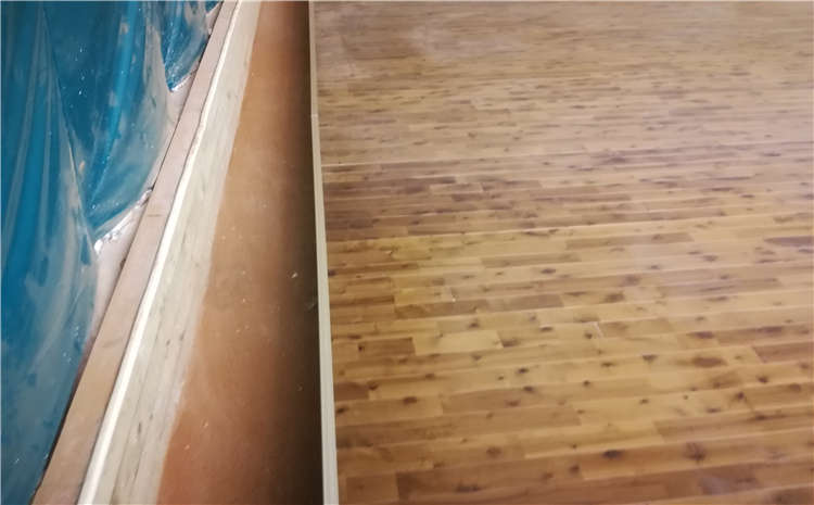 20厚風(fēng)雨操場(chǎng)地板多少錢一平米?