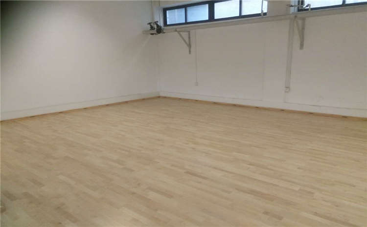 海門體育運(yùn)動(dòng)地板